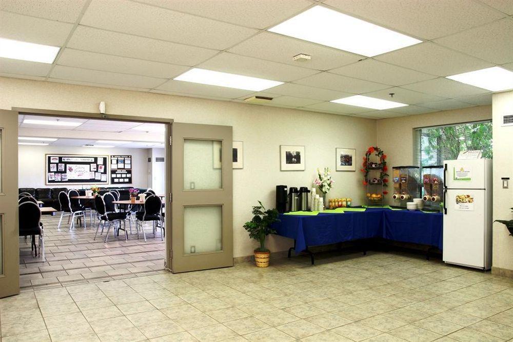 Residence & Conference Centre - King City מראה חיצוני תמונה